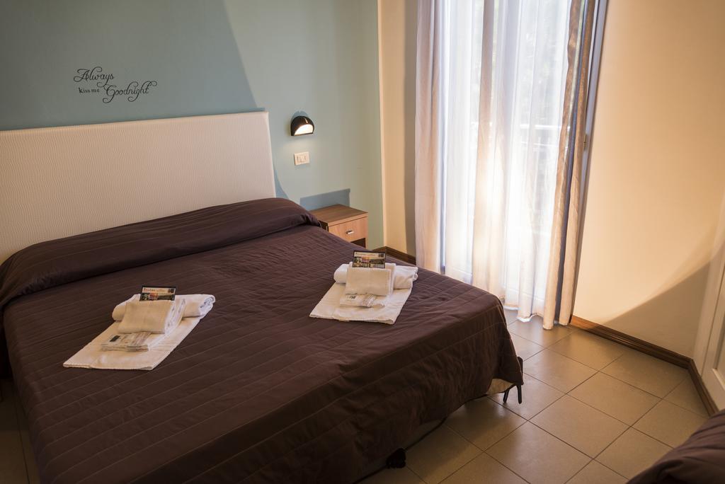 ריצ'יונה Hotel Vela D'Oro מראה חיצוני תמונה