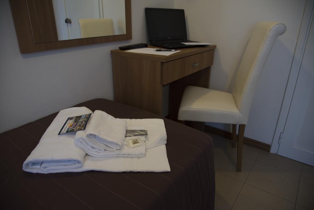 ריצ'יונה Hotel Vela D'Oro מראה חיצוני תמונה