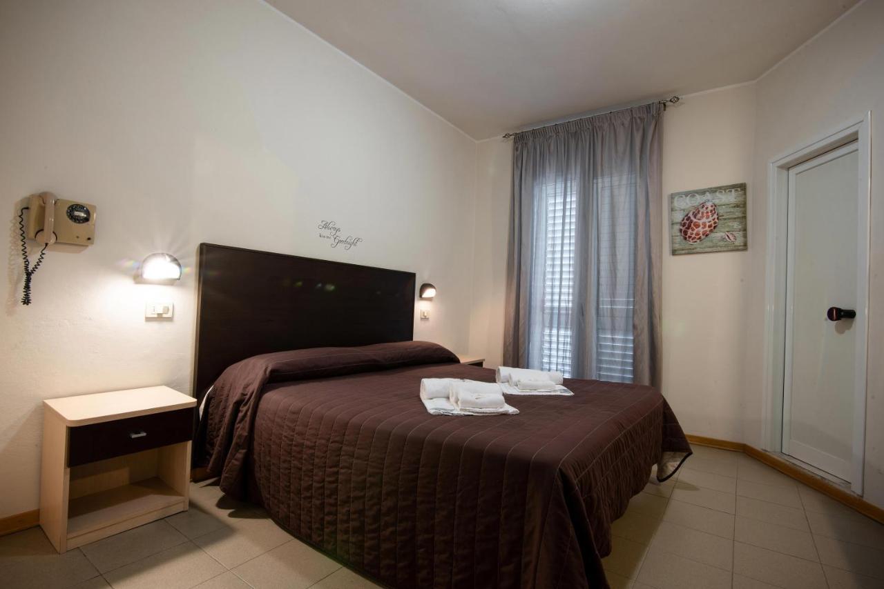 ריצ'יונה Hotel Vela D'Oro מראה חיצוני תמונה