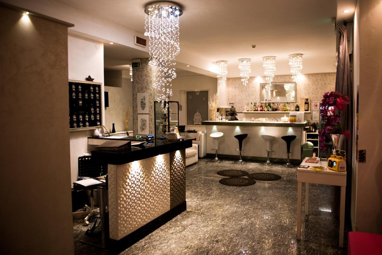 ריצ'יונה Hotel Vela D'Oro מראה חיצוני תמונה